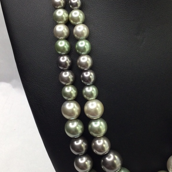 Vintage Multicolored Beaded Necklace - Picture 2 of 6